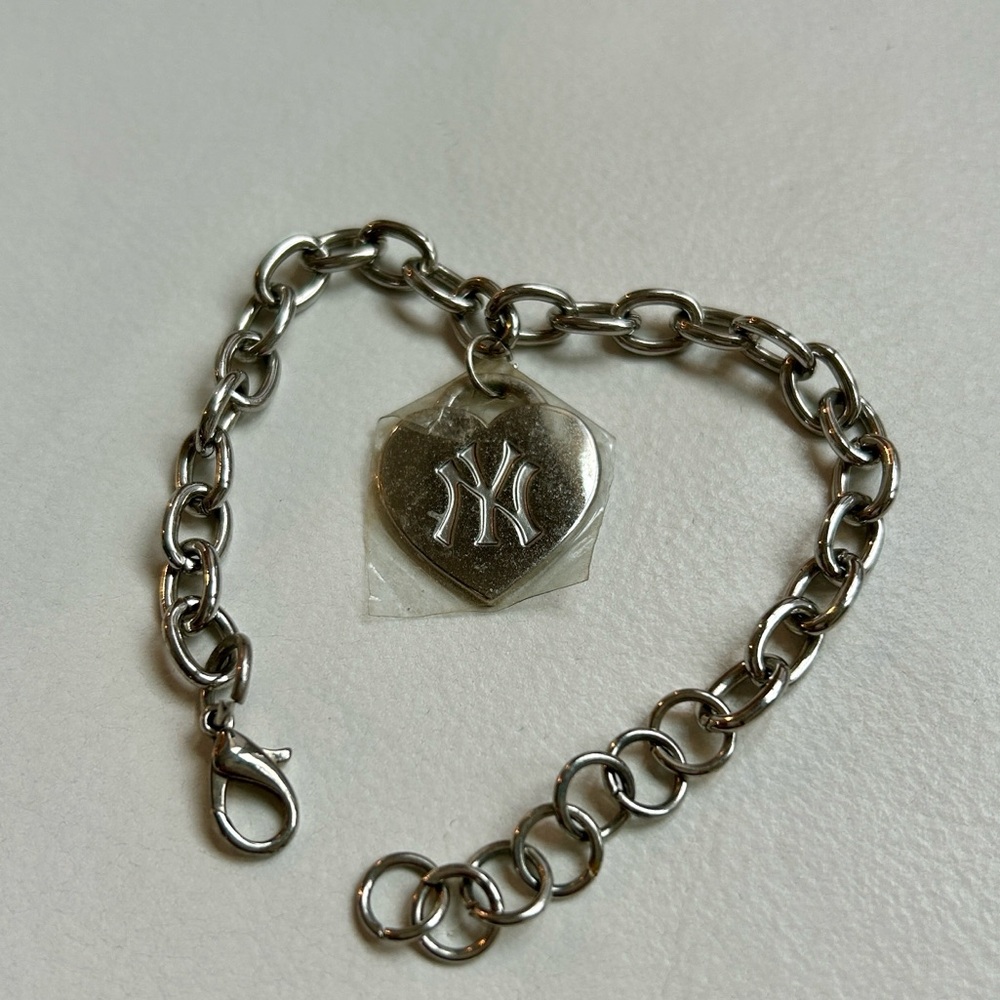 New York Yankees heart charm bracelet - Picture 3 of 4